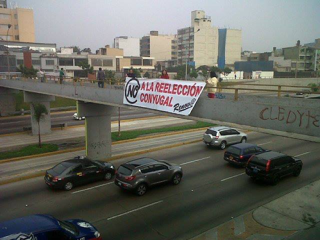 Lescano testigo: "Gente de porte militar arrebató cartel contra reelección conyugal"