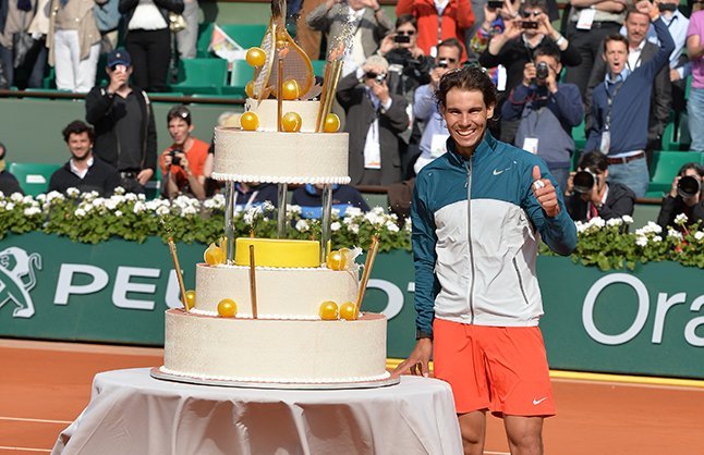 Celebración por el cumpleaños de Rafael Nadal, luego de avanzar a los cuartos de final del torneo parisino.