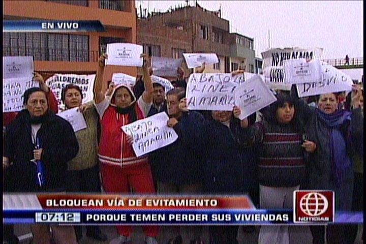 Pobladores bloquean Vía de Evitamiento en rechazo a obras de Villarán