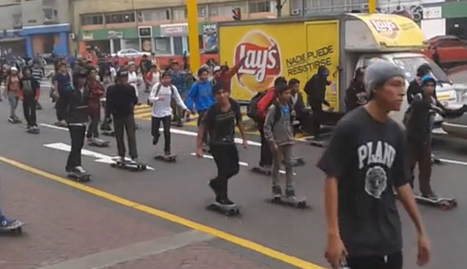 Skaters peruanos llegan al Congreso y exigen reconocimiento legal