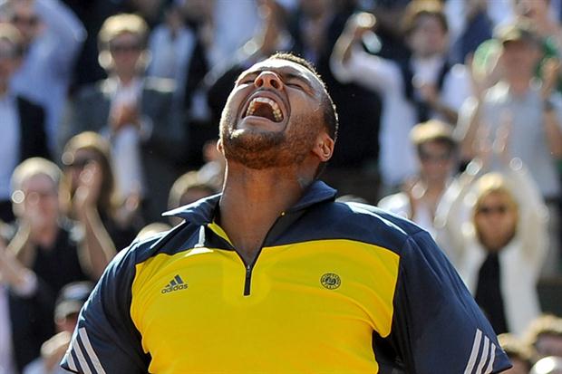 Tsonga derrotó en casa a Federer y se enfrentará en semifinales al español Ferrer.