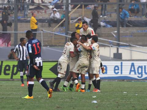 La “U” ganó el clásico al Alianza Lima y ascendió a la punta del descentralizado.