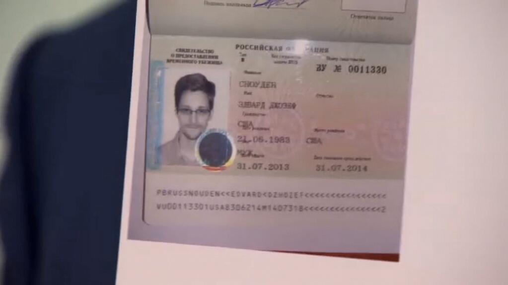 Rusia otorga asilo temporal a Snowden y este sale de aeropuerto
