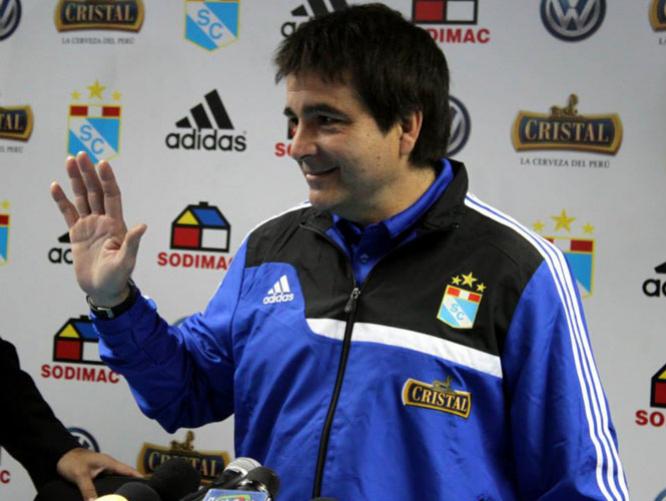 Vivas será el técnico de Sporting Cristal hasta final de temporada pues en el 2014 confirmaron a Daniel Ahmed en el cargo.