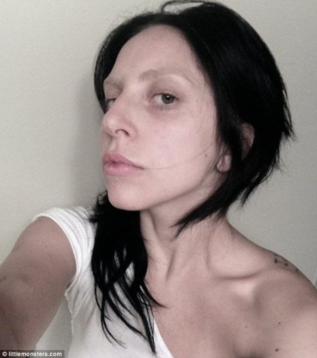 Lady Gaga asusta a fans publicando foto sin maquillaje