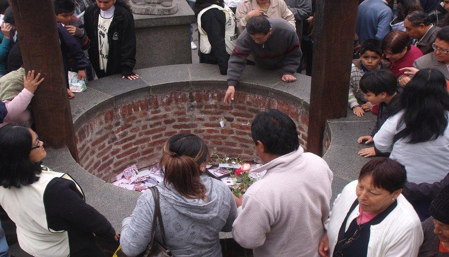 Santa Rosa de Lima: Fieles dejan cartas en santuario y por Internet