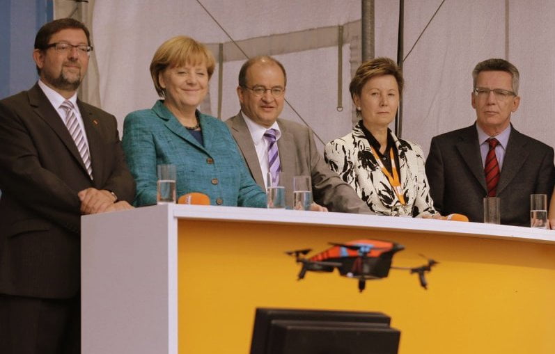 Drone con videocámara asusta a Angela Merkel / Foto: businessinsider.com y Tobias Schwarz