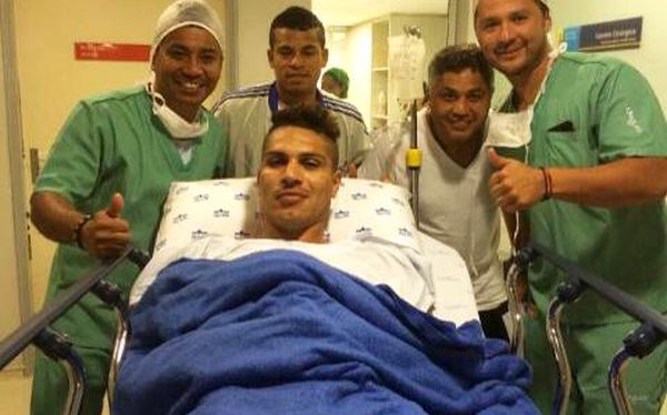 Paolo Guerrero publicó foto en su facebook oficial luego de la operación.