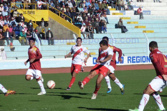 Alfonso Ugarte y Atlético Torino luchan por el ascenso.