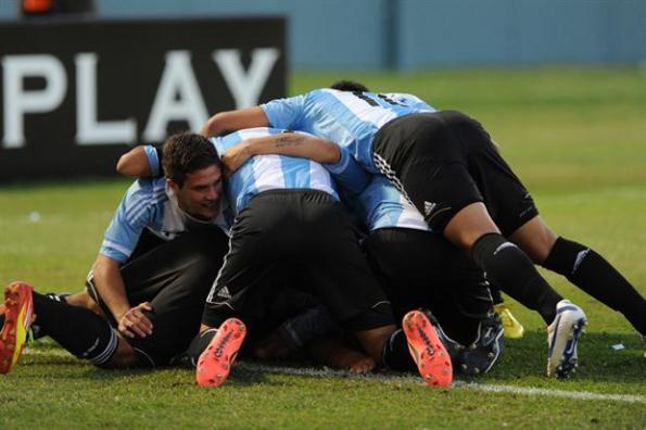 El elenco argentino celebra su clasificación a semifinales del mundial sub 17.