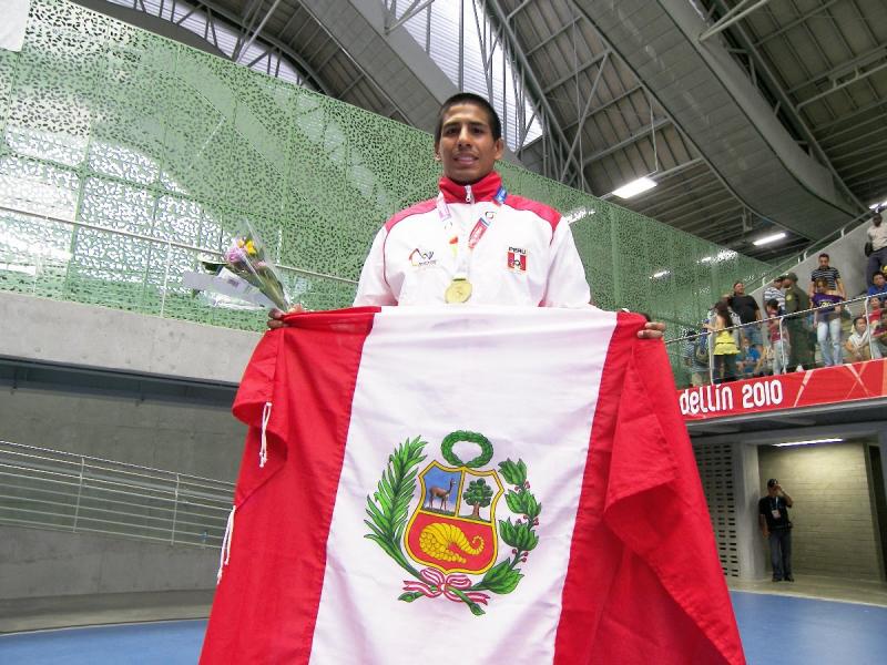 El judoca Juan Postigos se sumó a los deportistas nacionales que lograron ganar la medalla de oro en los Bolivarianos.