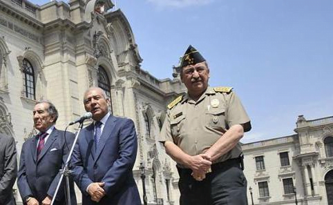 Custodia a casa de 'Montesinista' López Meneses salpica a jefe de las FF.AA.