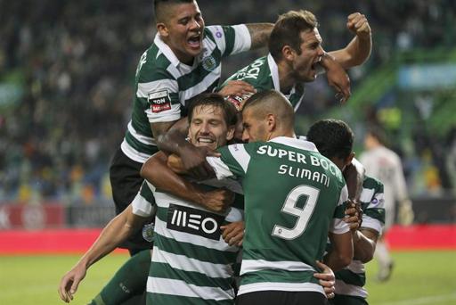 Celebración eufórica del Sporting de Lisboa tras derrotar al Marítimo.