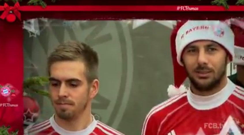 [VIDEO] Navidad: Claudio Pizarro se viste de Papa Noel con el Bayern