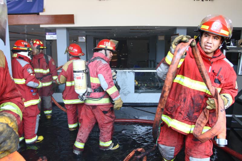 Incendio en La Victoria: Aclaran que no despidieron a bomberos de sus empleos