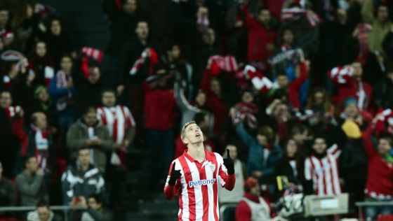 Muniaín celebra el gol anotado al Barcelona, que además de la victoria del Bilbao significó el terminó del invicto del cuadro azulgrana en el campeonato.