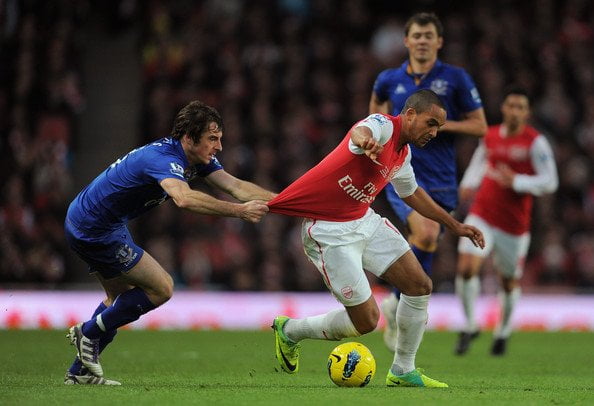 El líder Arsenal recibe al Everton en el partido más interesante del fin de semana en la Liga Inglesa.