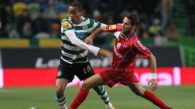 Sporting de Lisboa (con el peruano Carrillo) expone la punta este domingo ante Gil Vicente.