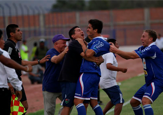 Unión Comercio celebra su permanencia en la primera división del fútbol peruano.