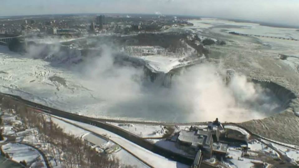 [FOTOS] Impactante: Cataratas del Niágara congeladas por vórtice polar