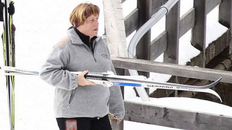 Canciller alemana Angela Merkel también sufrió accidente de esquí