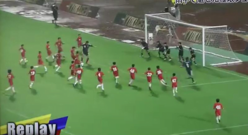 [VIDEO] Insólito duelo entre 55 niños vs estrellas del fútbol japonés