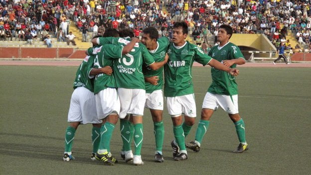 Los Caimanes celebraron su primer triunfo en la primera división tras derrotar a la “U”.