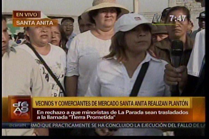 Vecinos y comerciantes de Santa Anita protestan contra Susana Villarán