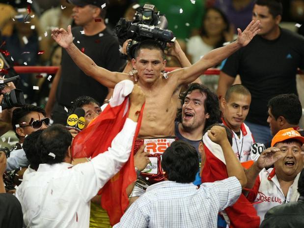 Rossel sigue poniendo al Perú en lo más alto del box mundial.