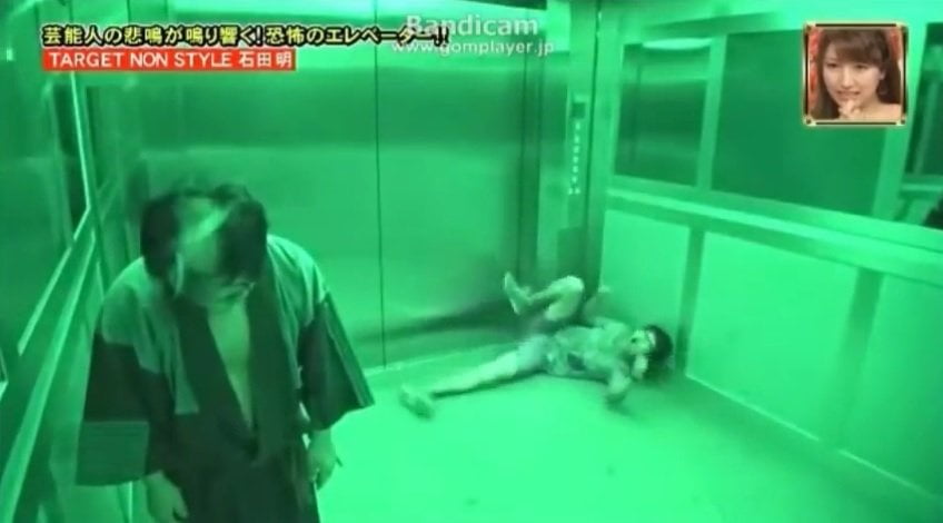 [VIDEO Youtube] Mira la aterradora broma japonesa del 'fantasma' en un ascensor