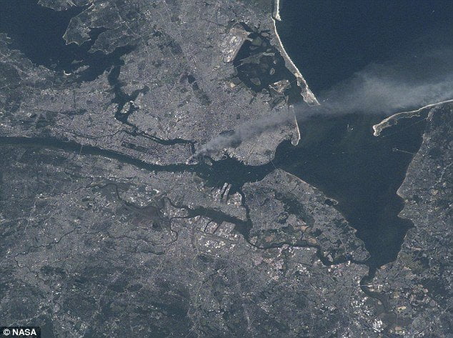 [VIDEO Daily Mail] Impactante: Imágenes inéditas de atentado del 9/11 desde el espacio