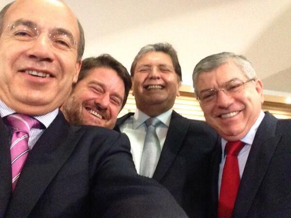 Foto Twitter / Selfie de Alan García, Felipe Calderón y César Gaviria sorprende en redes sociales