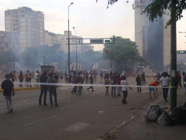 (Twitter) Venezuela: Represión en Altamira contra manifestantes antichavistas