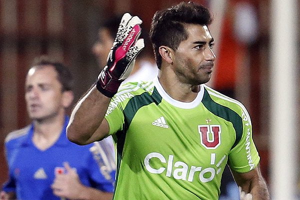 El portero Herrera celebra lo que sería el gol del triunfo de la U, de Chile frente al Real Garcilaso.