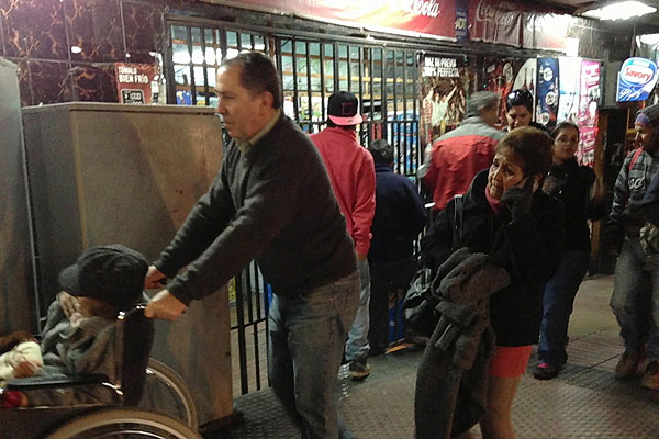 Terremoto en Chile: Comerciantes especuladores suben precios y hay protestas