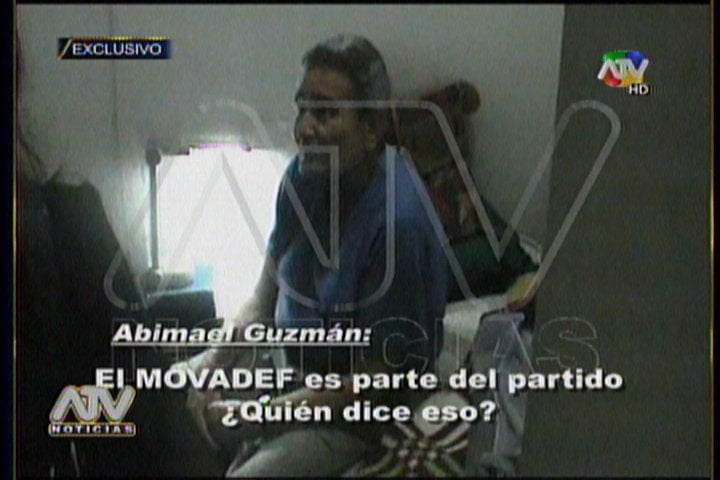 [VIDEO] Abimael Guzmán desafía a policías en su celda y niega al Movadef