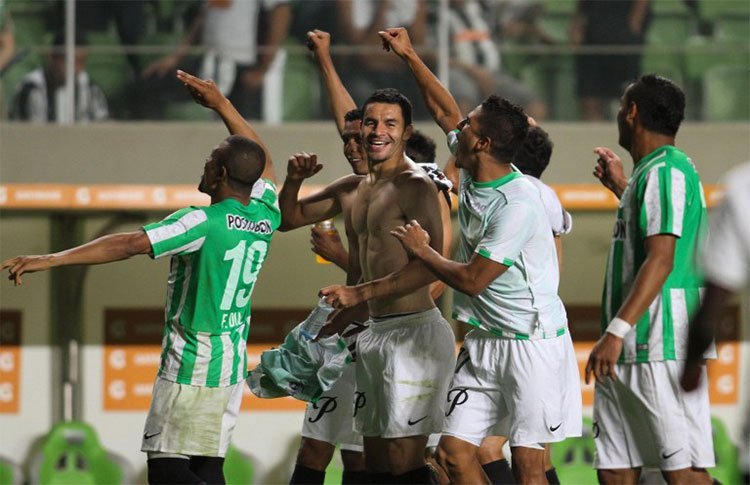 Atlético Nacional de Colombia eliminó de la Copa Libertadores al último campeón Atlético Mineiro.