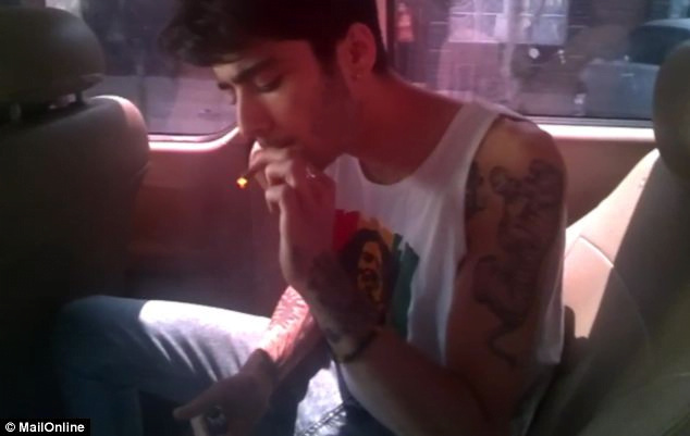 [VIDEO] Escándalo: Los One Direction consumen droga en Perú e insultan policía