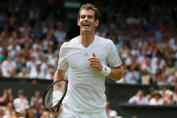 El último campeón de Wimbledon Andy Murray empezó su defensa con éxito.