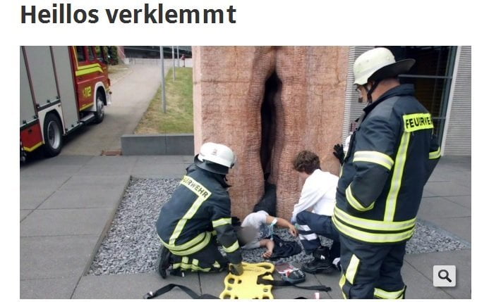 Joven queda atrapado en escultura de una vagina gigante en Alemania