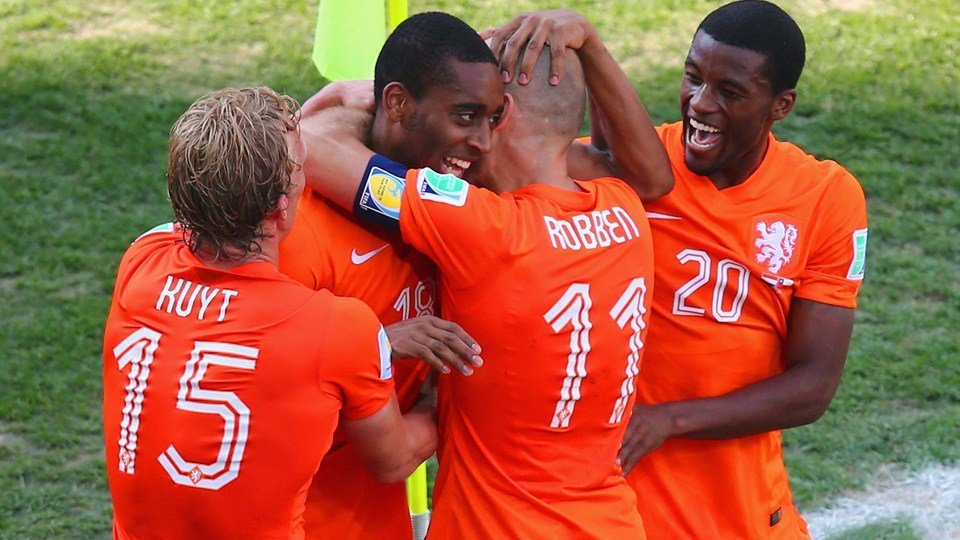 Holanda ganó y terminó como líder del Grupo “B” de Brasil 2014.