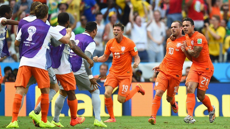 Holanda sufrió para avanzar a los cuartos de final del mundial.