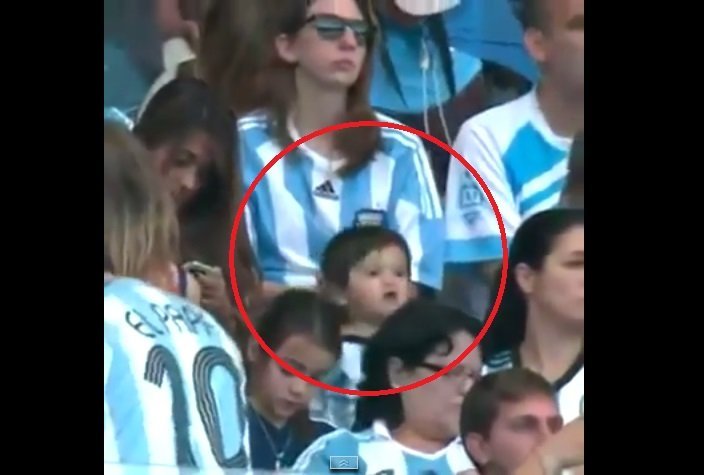 [VIDEO] Mira a Thiago Messi alentando a su papá Lionel desde la tribuna