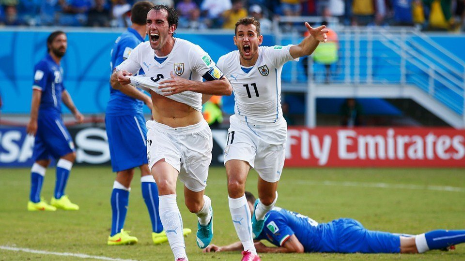 A Través de Godín, Uruguay hizo el milagro y avanzó a los octavos de final dejando en el camino a Italia.