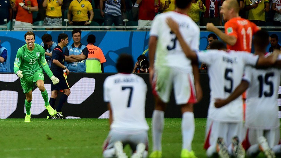Krul entró sólo para los penales y puso a Holanda en semifinales. Costa Rica se fue entre merecidos aplausos.