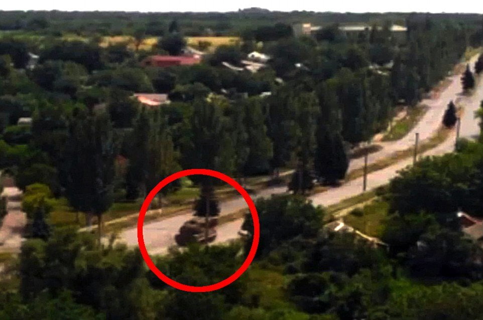 Foto Daily Mail / [VIDEO] Lanzamisiles ruso en zona donde dispararon a avión Malaysia Airlines