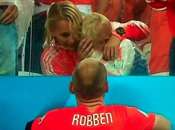 [VIDEO TuTeve.tv / ATV] Hijo de Robben rompe en llanto tras derrota ante Argentina