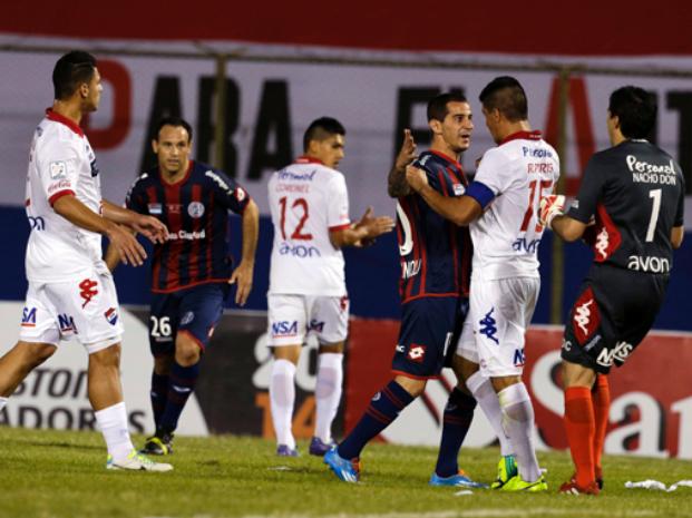 Nacional de Paraguay  dejó la final abierta tras igualarle en el último instante a San Lorenzo.