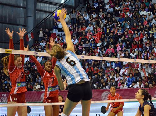 Perú tuvo un pésimo desempeño ante una selección argentina muy superior.