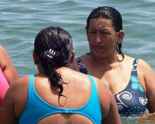 [FOTOS] Dicen que Hugo Chávez reencarnó en una mujer y viralizan imagen